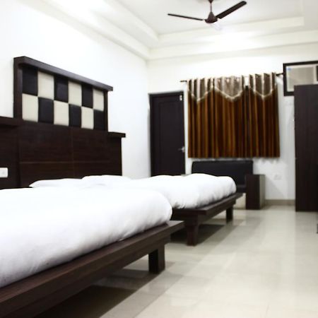 Hotel Maharaja Katra  Habitación foto