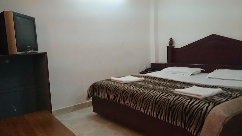 Hotel Maharaja Katra  Habitación foto