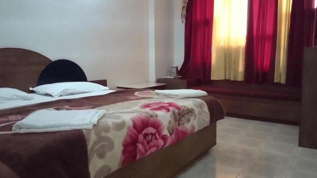 Hotel Maharaja Katra  Habitación foto